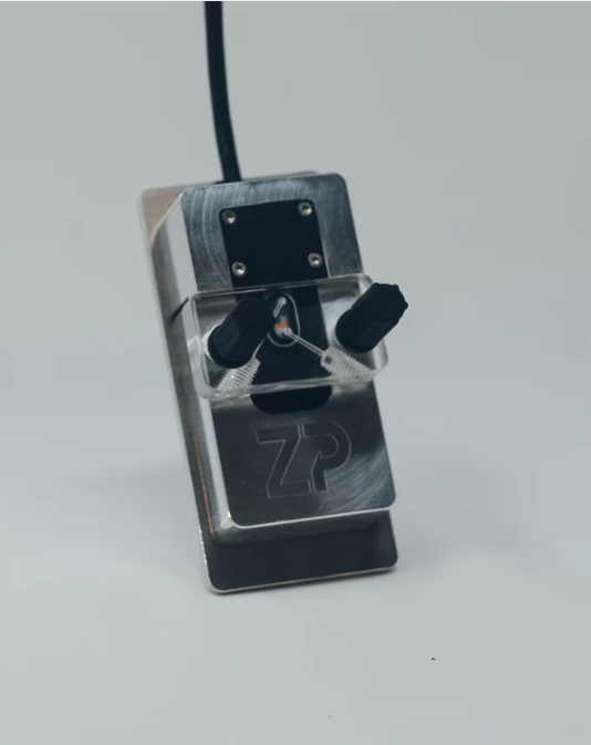 Monitoring glucose in a flow cell